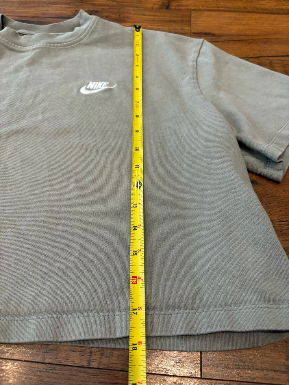 Nike Sportswear Essential Women’s Crop T-Shirt Size Large Khaki Olive Tan Boxy - Picture 5 of 7